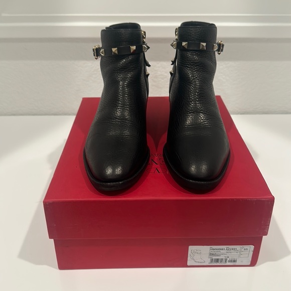 Authentic VALENTINO GARAVANI
Rockstud Leather Ankle Boots - Picture 4 of 15